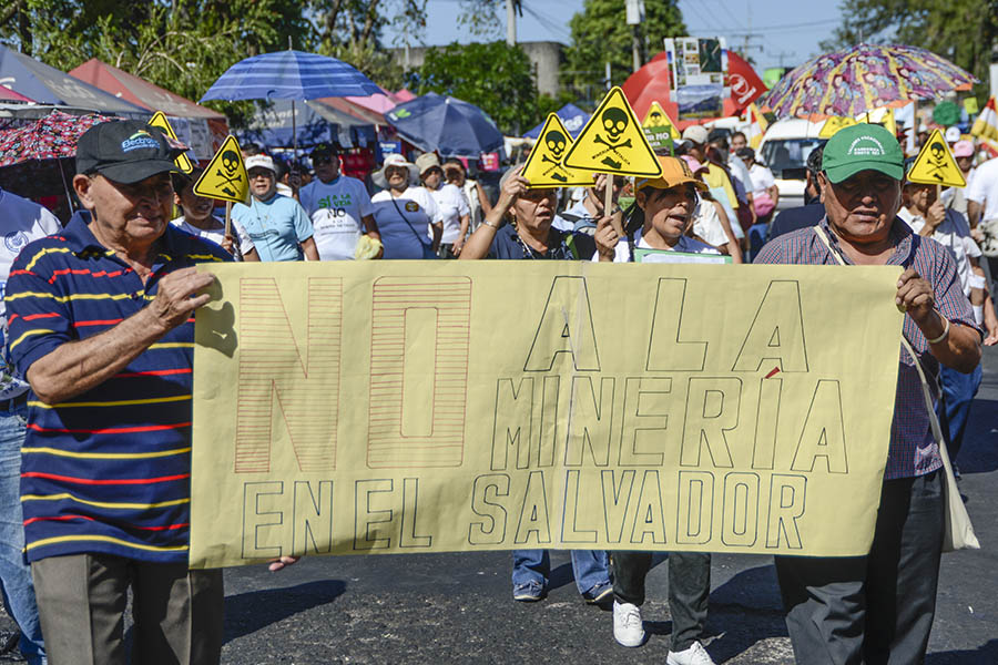 La Iglesia Católica salvadoreña realizó  una marcha pacÃ­fica para pedir  a diputados de la Asamblea Legislativa la aprobación de una ley en contra de la minerÃ­a metálica.