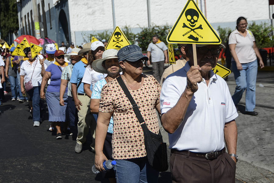 La Iglesia Católica salvadoreña realizó  una marcha pacÃ­fica para pedir  a diputados de la Asamblea Legislativa la aprobación de una ley en contra de la minerÃ­a metálica.