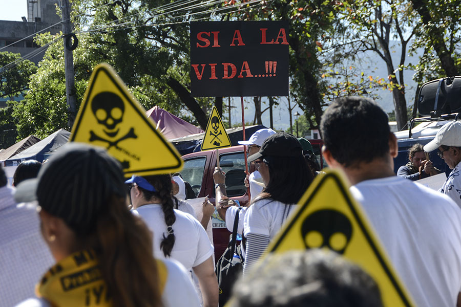 La Iglesia Católica salvadoreña realizó una marcha pacÃ­fica para pedir a diputados de la Asamblea Legislativa la aprobación de una ley en contra de la minerÃ­a metálica.