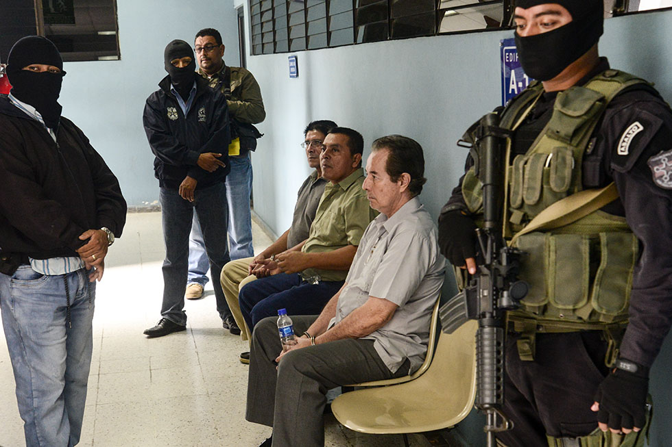 Los militares implicados en el caso de la masacre de los padres Jesuitas en 1989, coronel Guillermo Alfredo Benavides Moreno y los subsagentos Antonio Ãvalos Vargas, Ãngel Pérez Vásquez y Tomás Zarpate Castillo, fueron capturados, al reactivarse el pedido de extradición por parte Audiencia Nacional de España. Foto: Vladimir Chicas