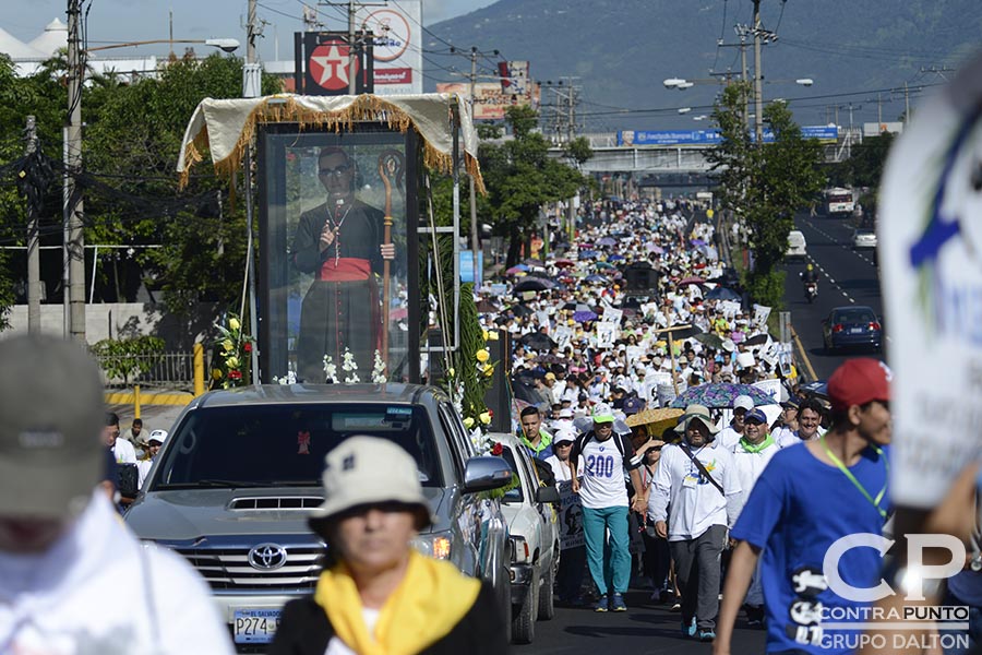 La feligresÃ­a católica realizó una peregrinación de tres dÃ­as en honor al centenario del natalicio del beato monseñorÓscar Arnulfo Romero, que partió de la cripta del mártir hasta Ciudad Barrios, San Miguel. La marcha fue convocada por el nuevo cardenal Gregorio Rosa Chávez