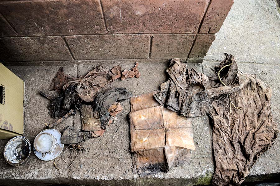 Más de mil personas fueron asesinadas por elementos del Batallón Atlacalt en El Mozote, que ejecutaron la estrategia de «Tierra arrasada», la cual consistÃa en «quitar el agua al pez», es decir, terminar con toda población rural que apoyara a los guerrilleros.