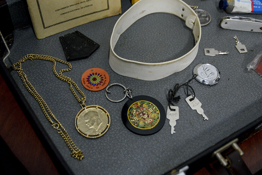 Monseñor Romero guardaba en su maletÃn recuerdos que los feligreses le daban en agradecimiento a su trabajo pastoral.