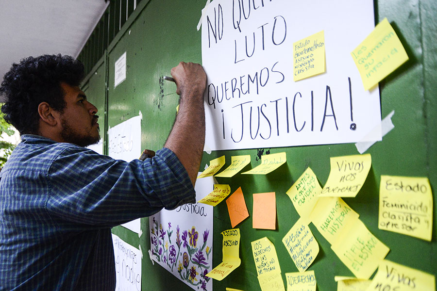 La sede de la embajada de Guatemala en El Salvador fue el escenario para solidarizarse con la convocatoria al plantón mundial.