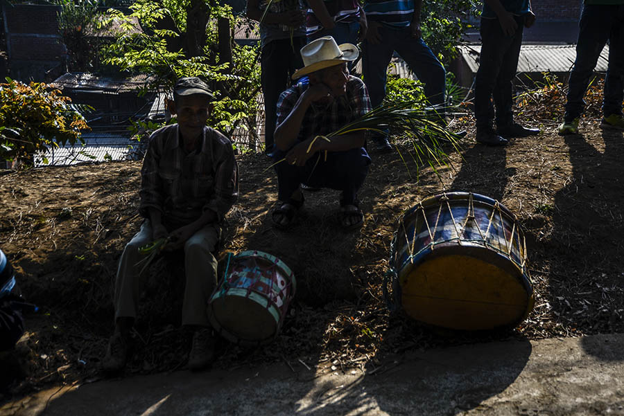 Los habitantes de Nahuizalco, departamento de Sonsonate, conmemoraron el Domingo de Ramos con la tradicional procesión de Las Palmas, dando inicio a las celebraciones de Semana Santa.