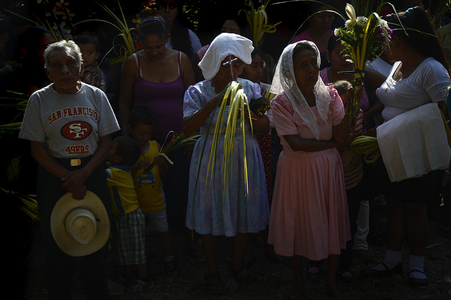 Los habitantes de Nahuizalco, departamento de Sonsonate,  conmemoraron el Domingo de Ramos con la tradicional procesión de Las Palmas, dando inicio  a las celebraciones de Semana Santa.