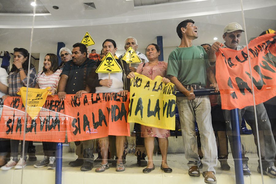 Organizaciones ambientalistas llegaron a la Asamblea Legislativa para ser testigos de la aprobación de la Ley de Prohibición de la MinerÃa Metálica.