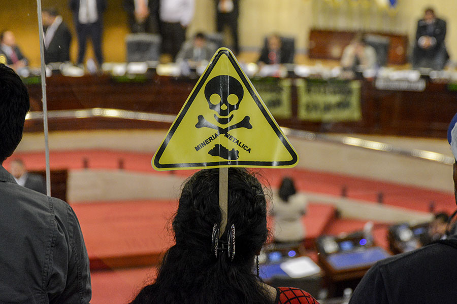 Organizaciones ambientalistas llegaron a la Asamblea Legislativa para ser testigos de la aprobación de la Ley de Prohibición de la MinerÃa Metálica.