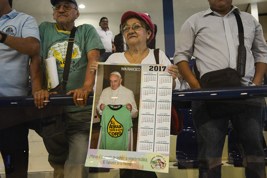 Organizaciones ambientalistas llegaron a la Asamblea Legislativa para ser testigos de la aprobación de la Ley de Prohibición de la MinerÃa Metálica.