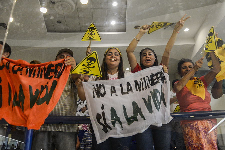 Organizaciones ambientalistas llegaron a la Asamblea Legislativa para ser testigos de la aprobación de la Ley de Prohibición de la MinerÃa Metálica.