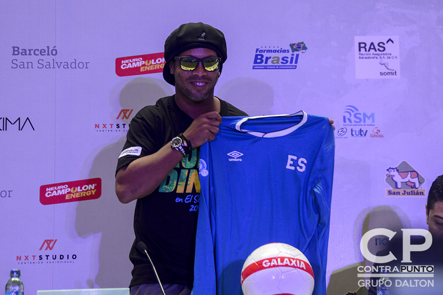 Ronaldinho compartirá con 500 jóvenes, 250 de escasos recursos, en el campamento denominado