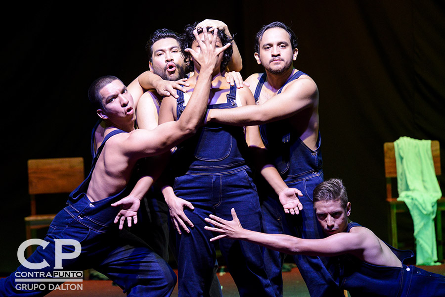La CompañÃa Universitaria de Teatro presenta