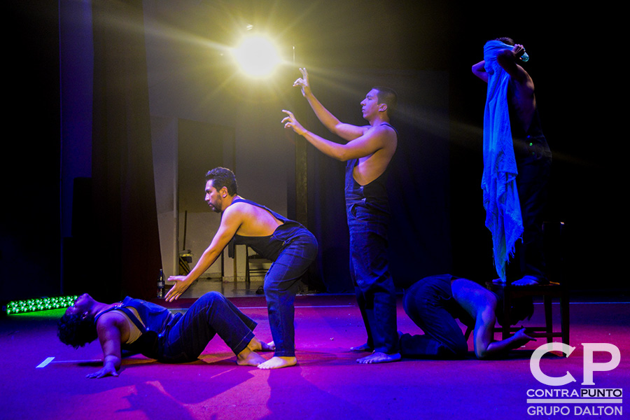 La CompañÃa Universitaria de Teatro presenta