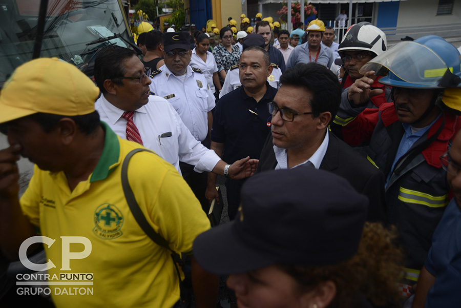 Autoridades llegaron al Ministerio de Hacienda para dar a conocer más detalles sobre el siniestro.