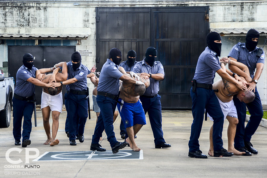 Cinco pandilleros de la Mara Salvatrucha acusados de operativizar las acciones que condujeron al alza de homicidios de las últimas semanas fueron enviados al penal de máxima seguridad.