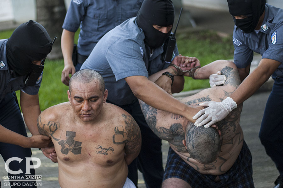 Cinco pandilleros de la Mara Salvatrucha acusados de operativizar las acciones que condujeron al alza de homicidios de las últimas semanas fueron enviados al penal de máxima seguridad.