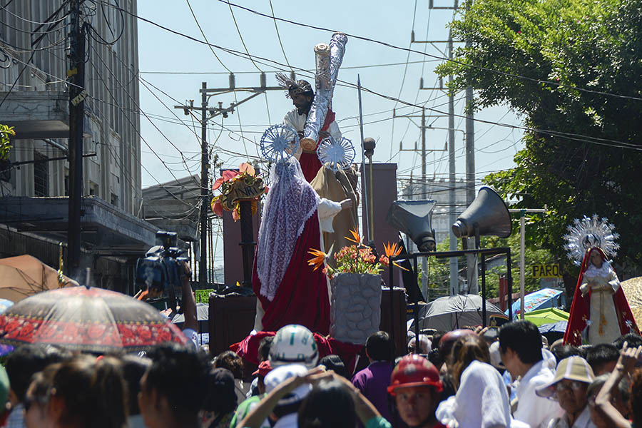 El VÃa Crucis del centro de San Salvador recorre la 6a. calle Oriente- Poniente, mejor conocida como Calle de La Amargura, hasta llegar a la iglesia El Calvario.