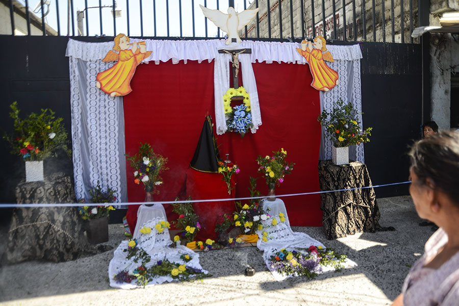 El VÃ­a Crucis del centro de San Salvador recorre la 6a. calle Oriente- Poniente, mejor conocida como Calle de La Amargura, hasta llegar a la iglesia El Calvario.