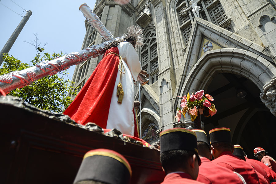 El VÃa Crucis del centro de San Salvador recorre la 6a. calle Oriente- Poniente, mejor conocida como Calle de La Amargura, hasta llegar a la iglesia El Calvario.