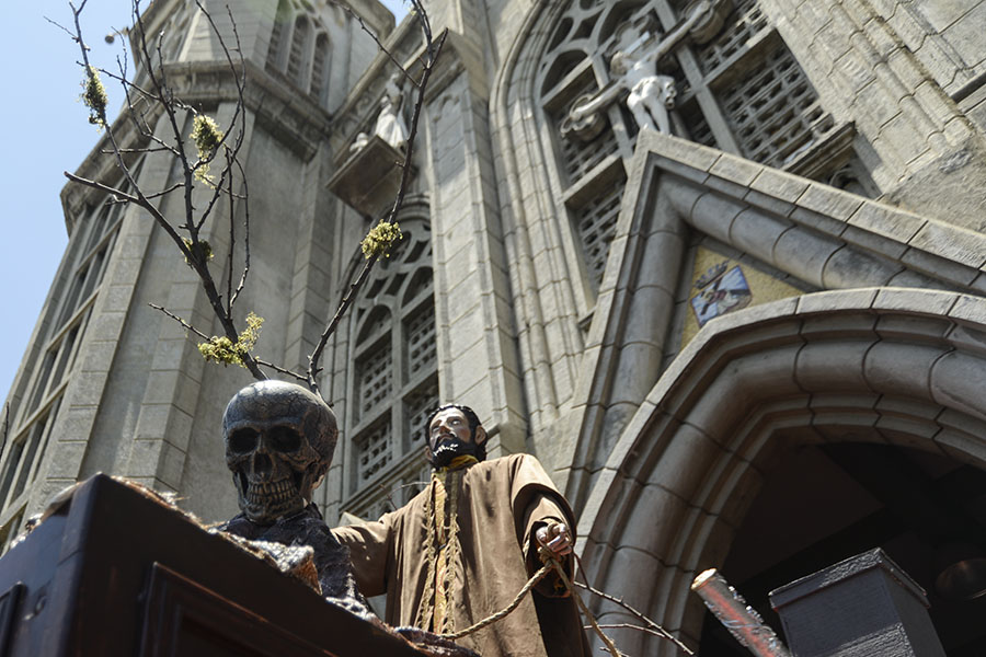 El VÃa Crucis del centro de San Salvador recorre la 6a. calle Oriente- Poniente, mejor conocida como Calle de La Amargura, hasta llegar a la iglesia El Calvario.