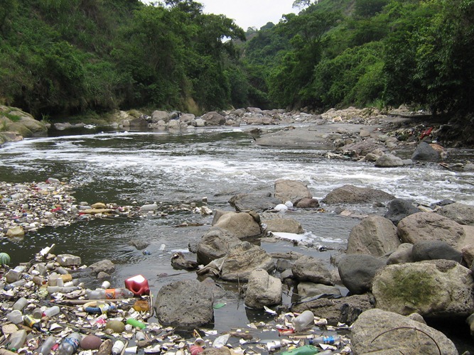 El Acelhuate ¿una fuente de agua limpia? - ContraPunto