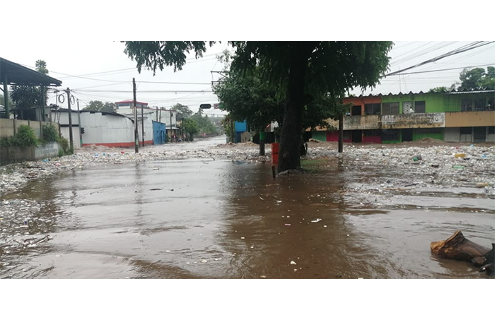 Inundación en la calle modelo