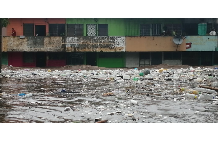 Inundación en Calle Modelo