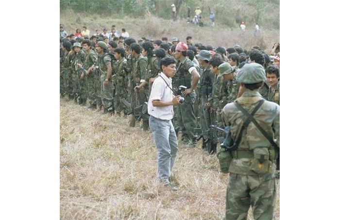 El periodismo salvadoreño se encuentra de luto, una vez más. El fotoperiodista Franklin Américo, mejor conocido como Meco, ha fallecido. Este es un homenaje de parte de todos los que formamos ContraPunto para un periodista profesional y un ser humano excepcional. Nuestras condolencias a su familia, amigos y colegas.