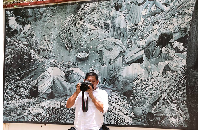 El periodismo salvadoreño se encuentra de luto, una vez más. El fotoperiodista Franklin Américo, mejor conocido como Meco, ha fallecido. Este es un homenaje de parte de todos los que formamos ContraPunto para un periodista profesional y un ser humano excepcional. Nuestras condolencias a su familia, amigos y colegas.