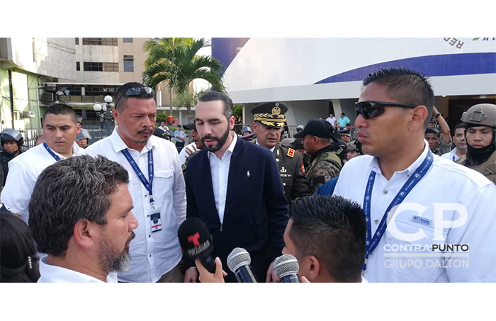 Con su llegada a la Asamblea Legislativa, el presidente Nayib Bukele ordenó la ocupación del salón azul por parte de la Fuerza Armada y la PNC