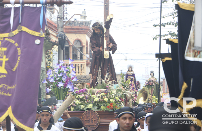 En Chalchuapa, miles de feligreses acuden a las celebraciones de Semana Santa. Dichas celebraciones han sido nombradas como patrimonio intangible de El Salvador.