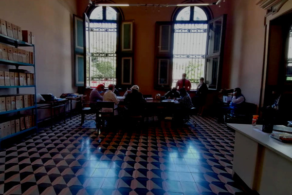 El equipo multidisciplinario inspecciona la documentación resguardada en el Palacio Nacional. Los peritos y observadores del proceso buscan encontrar información relacionada en el caso de la Masacre de El Mozote y Lugares Aledaños.