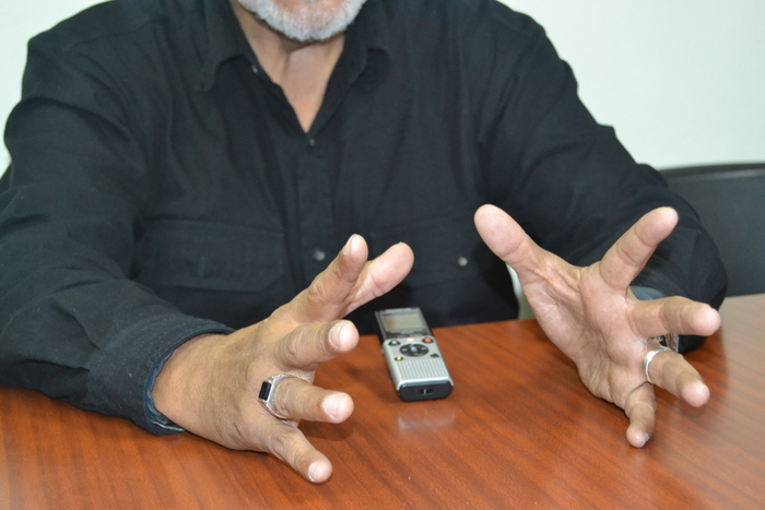 Fue un constructor nato del proceso de paz, con el que fue crítico en su deficiente implementación, precisamente por la no ejecución programas económicos y sociales que erradicaran las causas que generaron el conflicto armado y además por la impunidad en los crímenes de lesa humanidad y de guerra, que establecieron los gobiernos después de la paz.