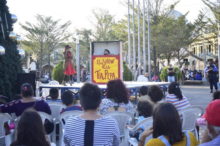 Una tarde de teatro en parque Libertad