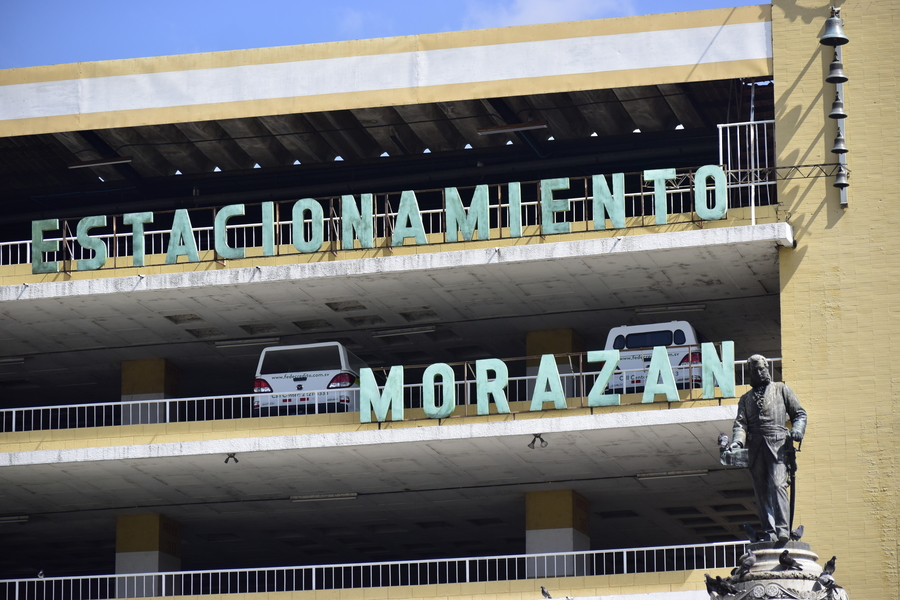 Inaugurado el 15 de marzo de 1882, la Plaza Morazán se constituyó en honor al general Francisco Morazán, a quien se le considera un héroe histórico, que luchó por el ideal de consagrar una sola patria centroamericana.