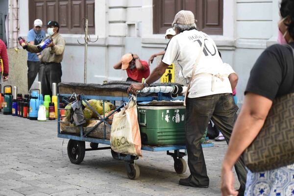 Después de mucho tiempo regresé al centro de San Salvador, es primera vez que fotografío el centro en épocas de fin de año y definitivamente me quedó claro que somos un pueblo muy especial.