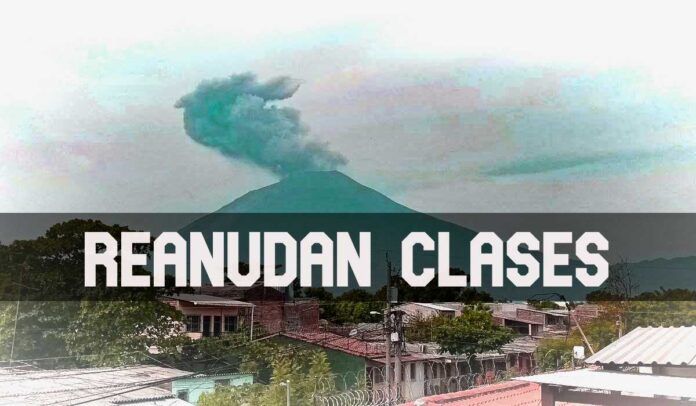 ContraPunto El Salvado r- Chaparrastique: Reanudan clases por baja actividad volcánica