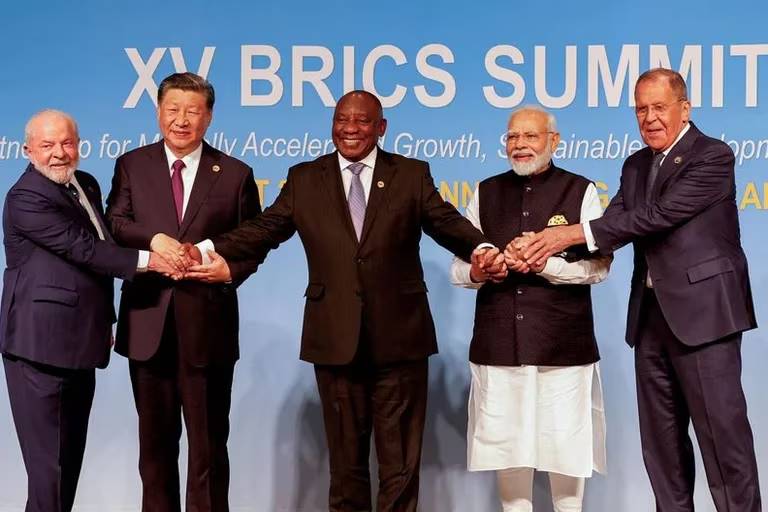 Lavrov afferma che dopo l’espansione dei BRICS la sua posizione nel G20 sarà rafforzata