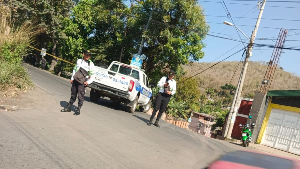 Policía busca a delincuente tras persecución en Santa Ana