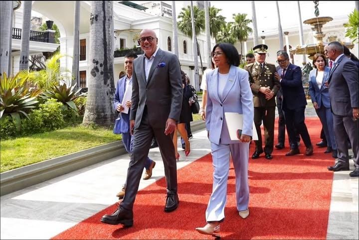 Delcy Rodríguez Busca Rescate con el "Hombre de Trump