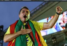 Flávio Bolsonaro cambia de “presidente electo” a “líder de Brasil” tras huir a Estados Unidos y agradecer a Trump y Milei